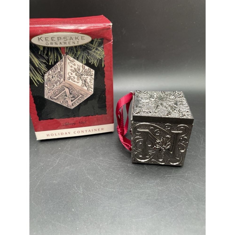 Vtg 1993 Hallmark Keepsake "SILVERY NOEL" Holiday Container Ornament